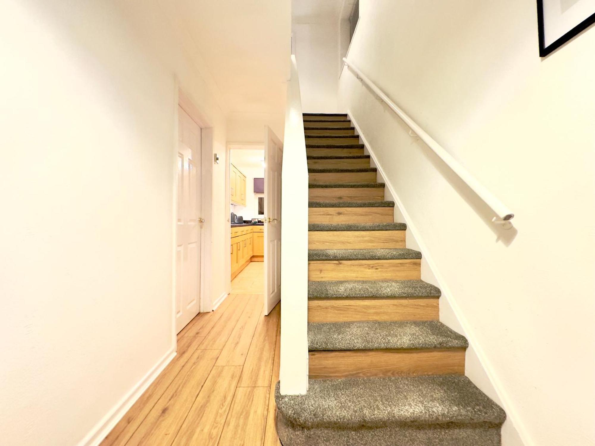 Rnm - Business Professionals Ready, Cost Effective For Large Stays! 3 Bedroom Lounge, Private Access & Entire Place, Kitchen & Washroom With Amenities, Smart Tv, Easy Access, Fast Wifi, Large Driveway, Great Transport Links, Near Worcester Hospital A Exterior foto